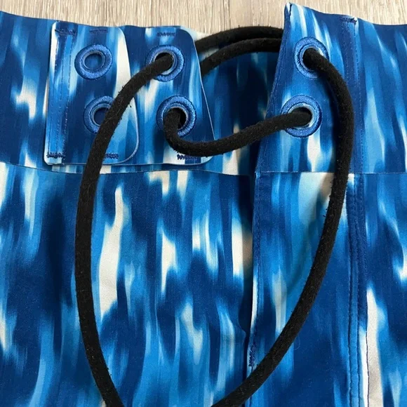 Men’s Lululemon board shorts - blue - Picture 3 of 4